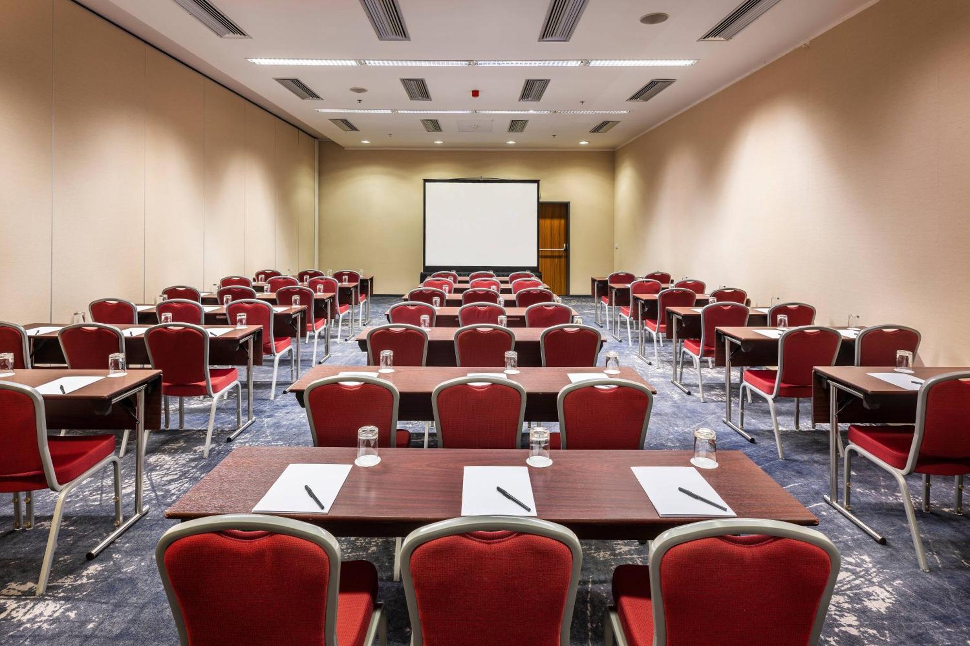 Hotel Courtyard By Marriott Airport