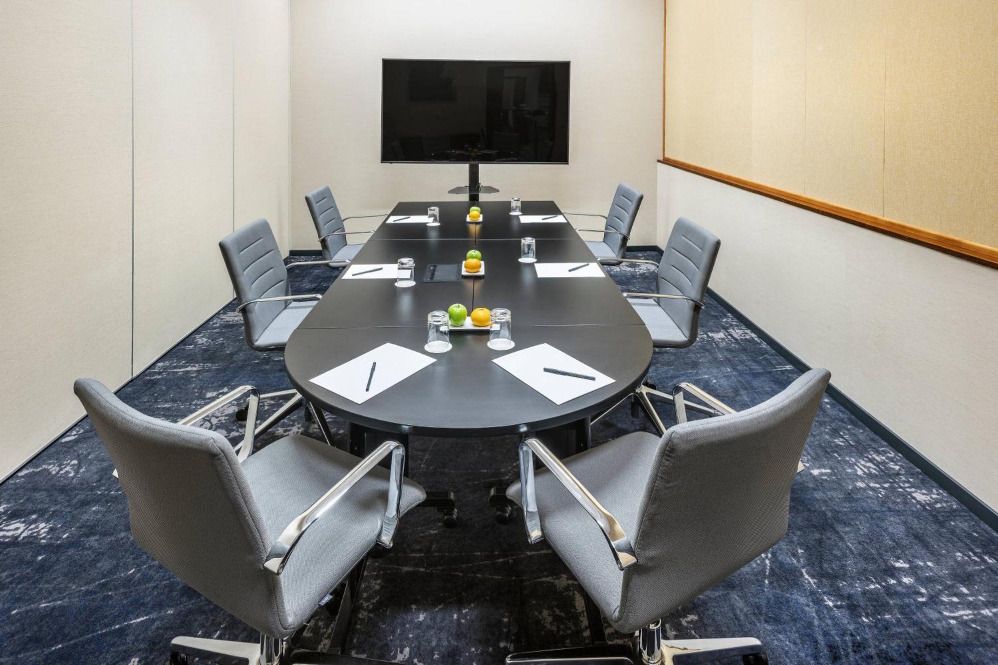 Hotel Courtyard By Marriott Airport 4*
