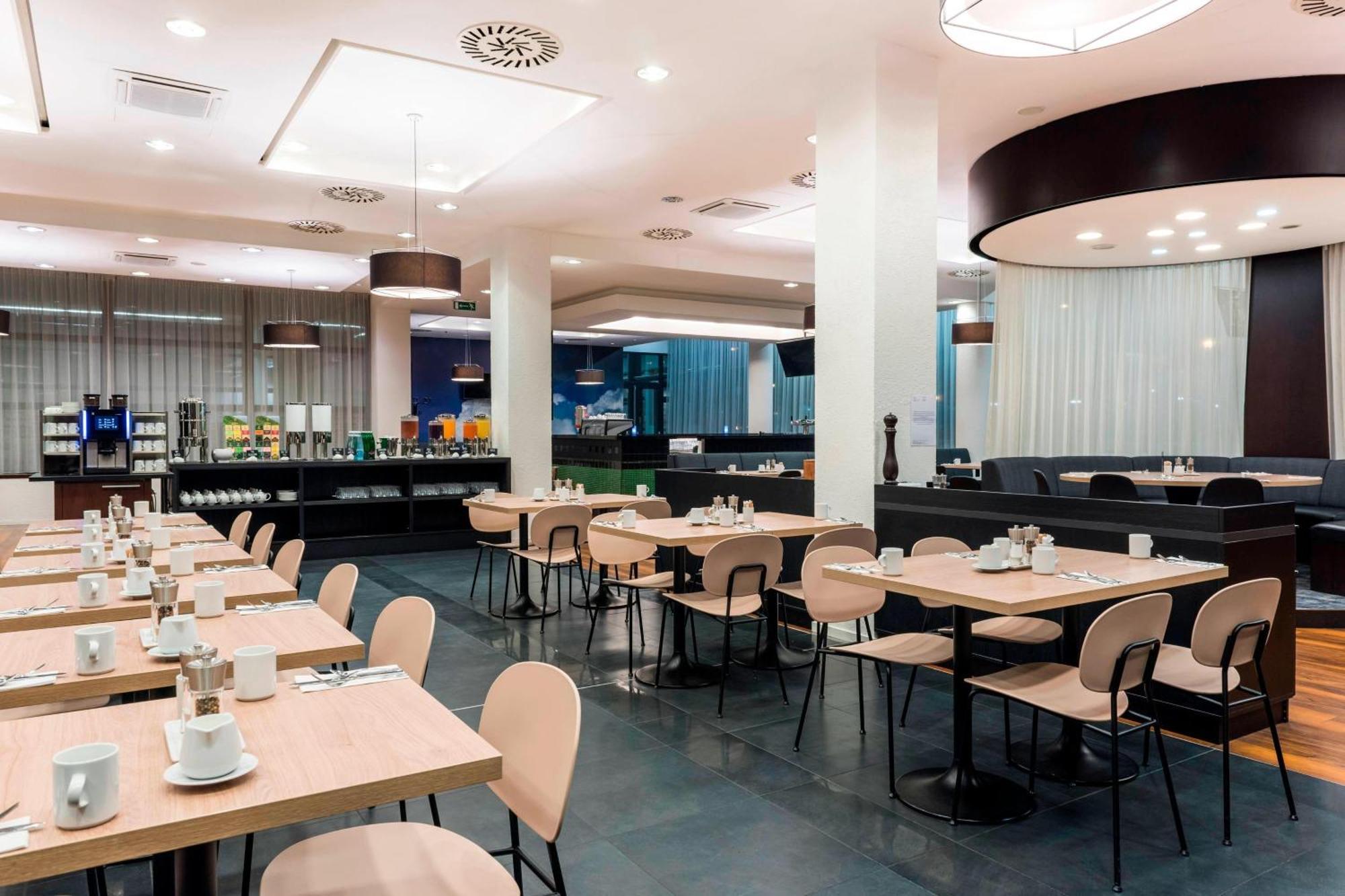Courtyard By Marriott Airport Hotel Prague