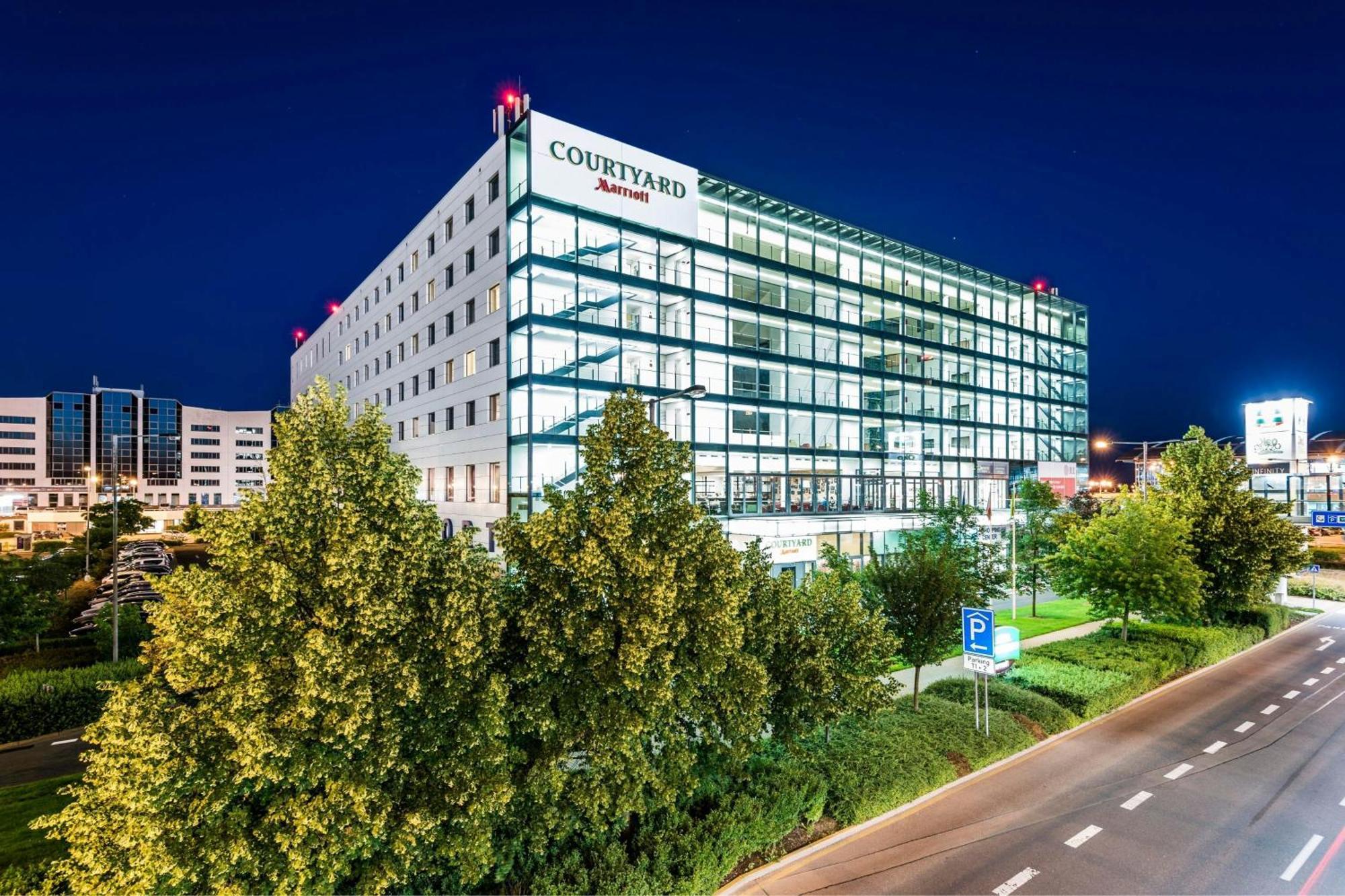 Courtyard By Marriott Airport Prague