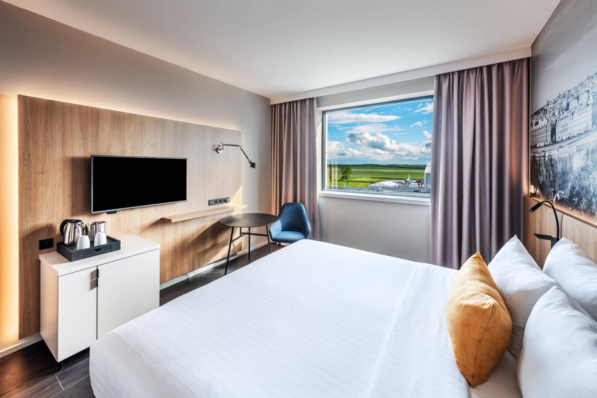 Hotel Courtyard By Marriott Airport