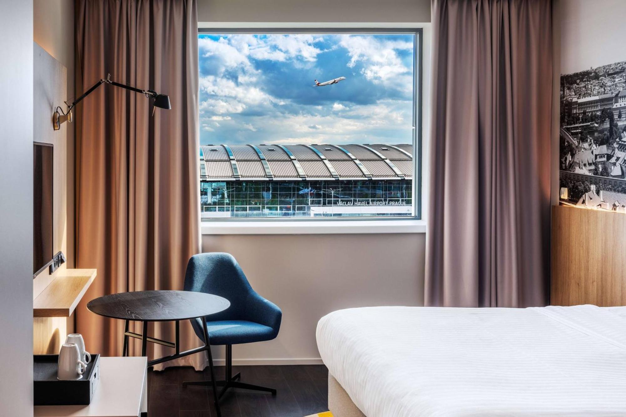 Courtyard By Marriott Airport Hotel 4*