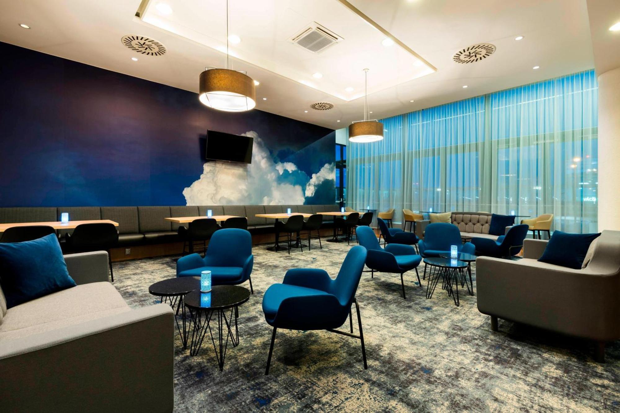 Hotel Courtyard By Marriott Airport Prague