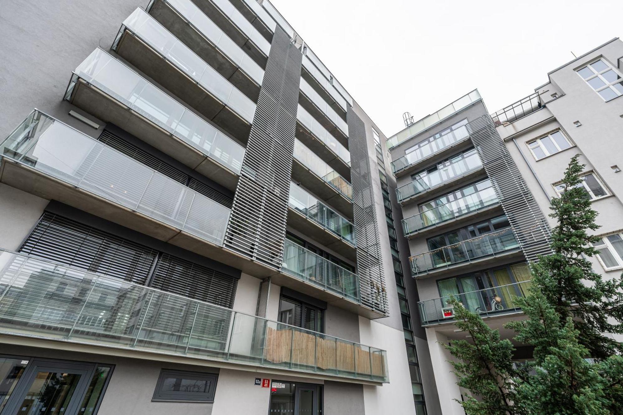 Krizikova Down Town With Parking Apartment *
