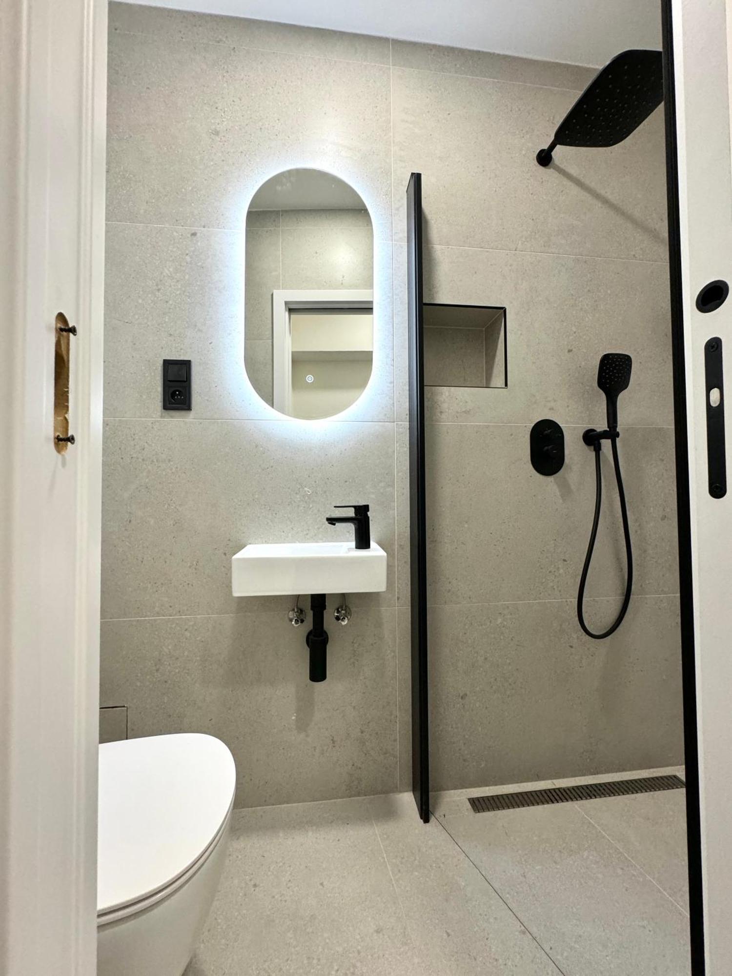 4 Minutes National Theather Apartment, Apartment *