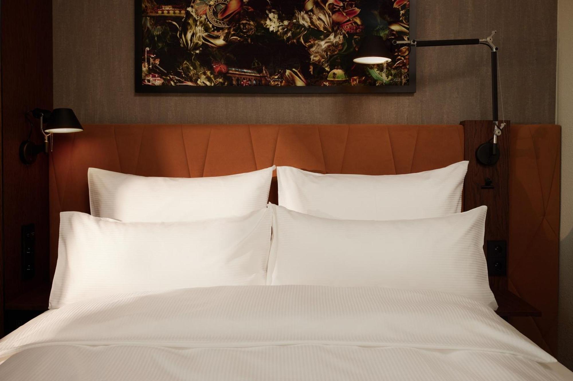 The Cloud One Otel