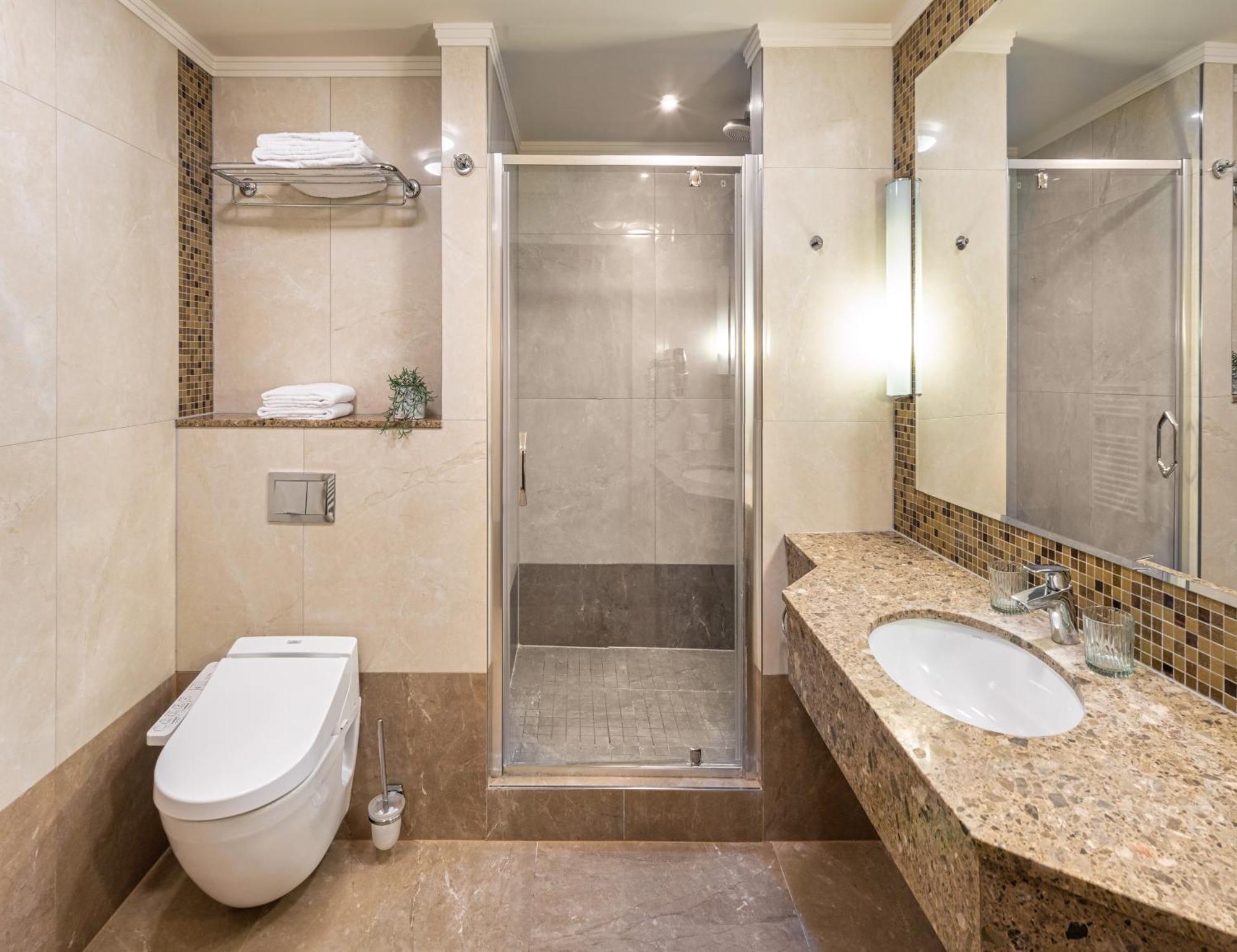 Crown Palace By Adrez Aparthotel