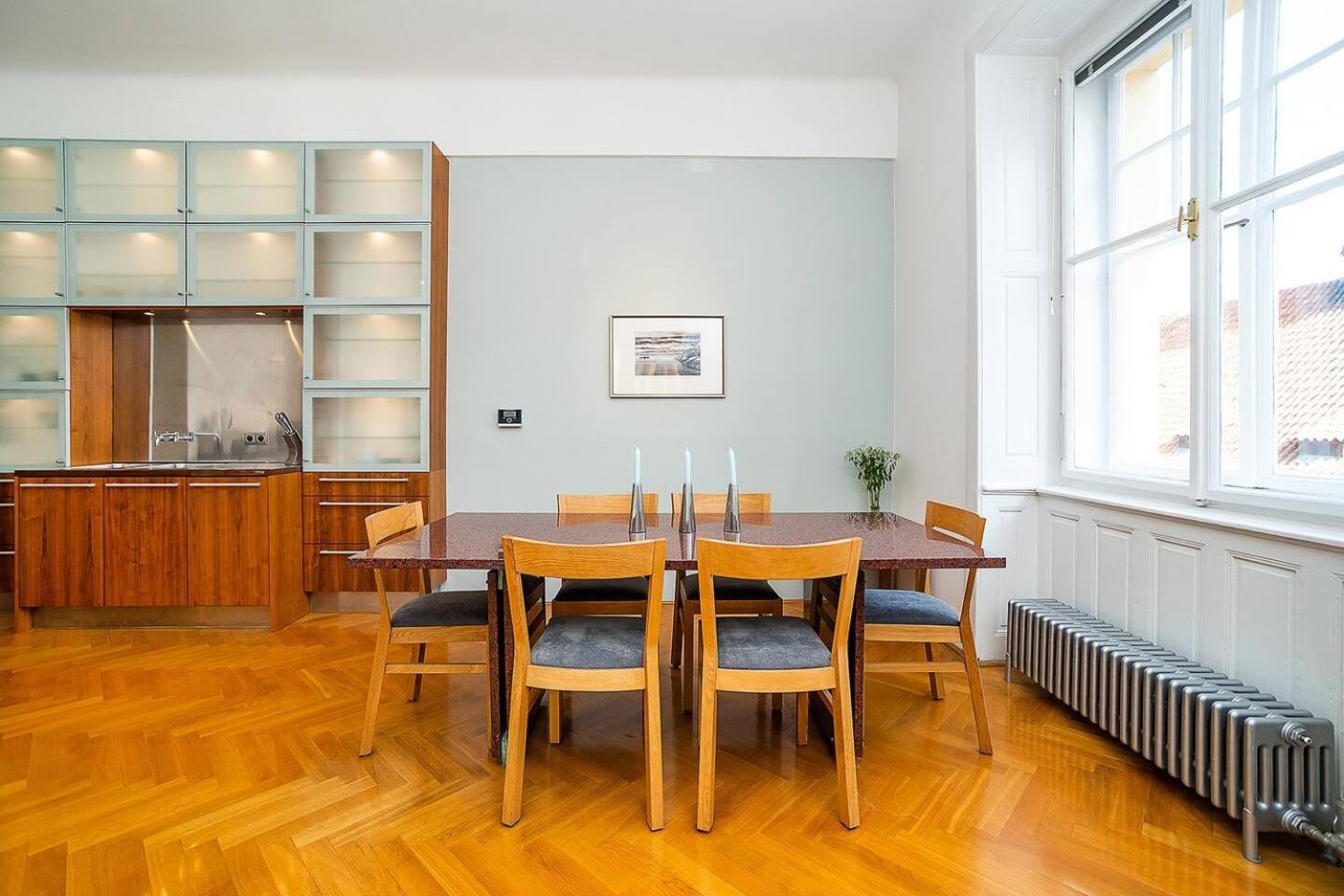 Apartment Elegant Old Town With Balcony With Free Garage Prague