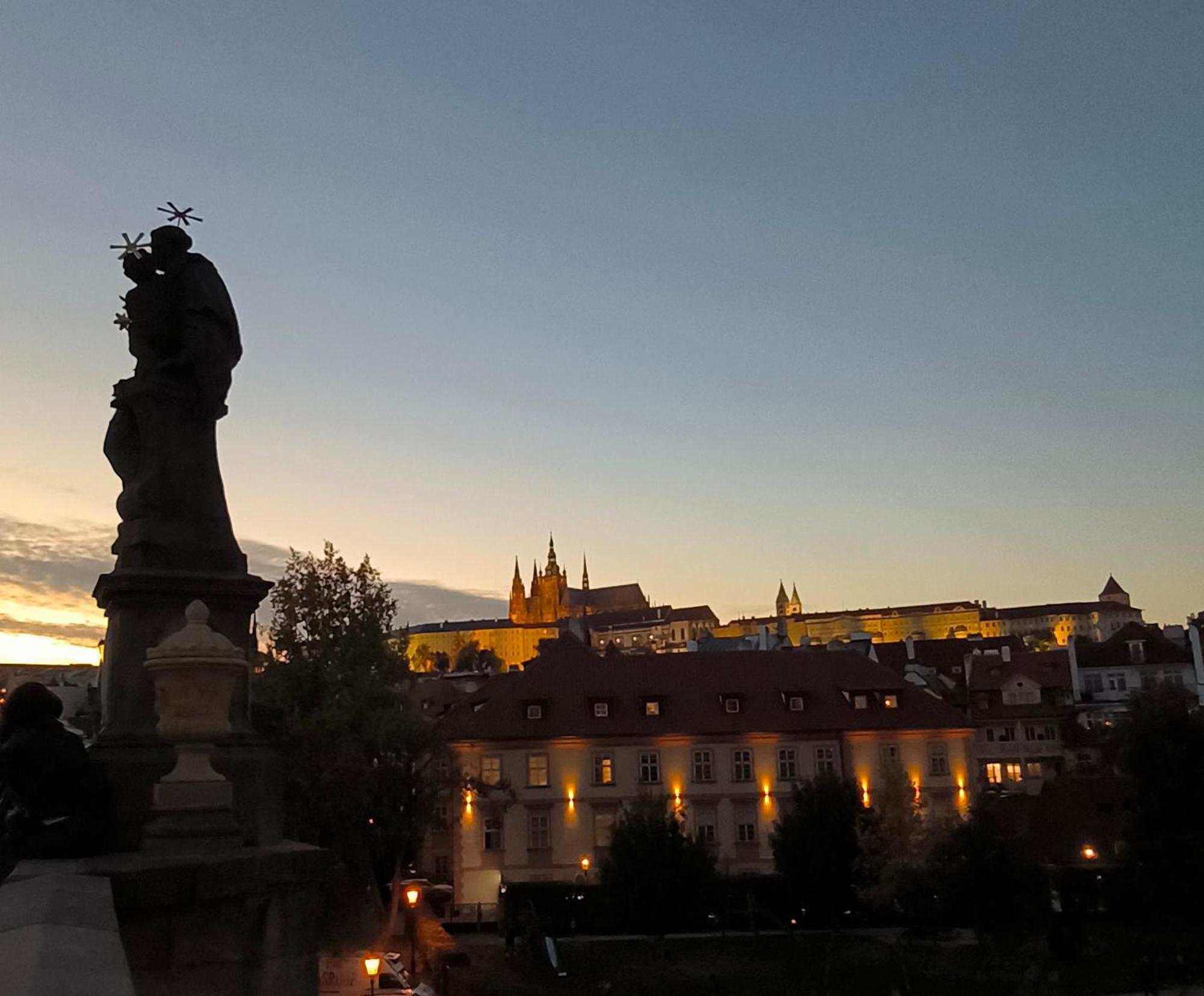 Valentinka Minutes Away From Charles Bridge * Praga