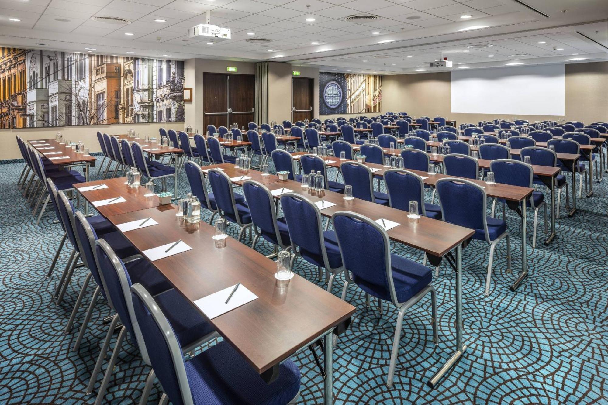 Courtyard By Marriott 4* Prague