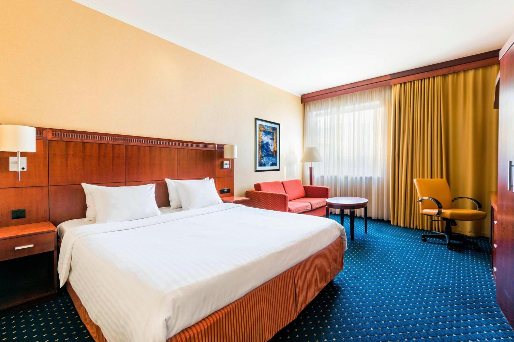 Courtyard By Marriott 4* Prague