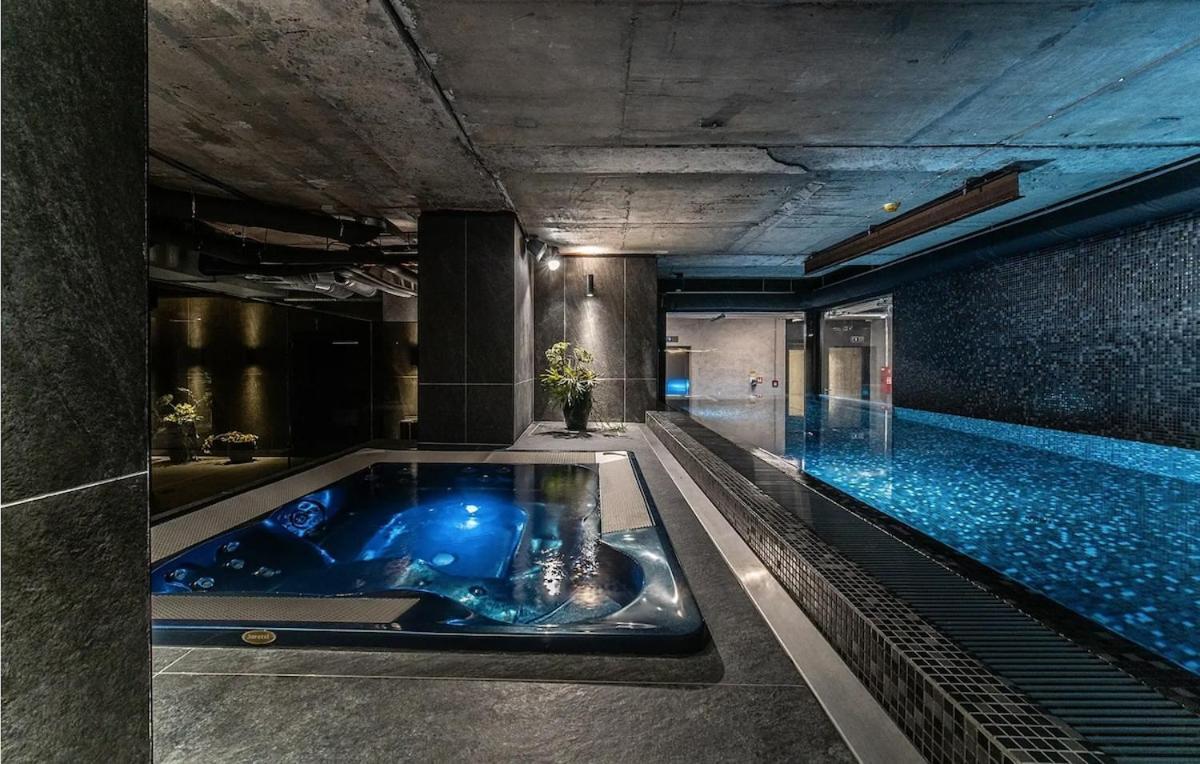 Loft12 - Pool, Wellness, Gym, 12min To Center * Prague