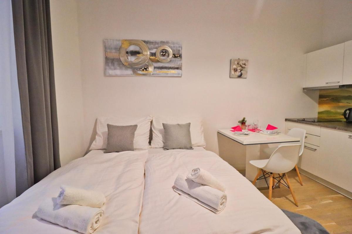 Modern In The Heart Of Apartment Prag