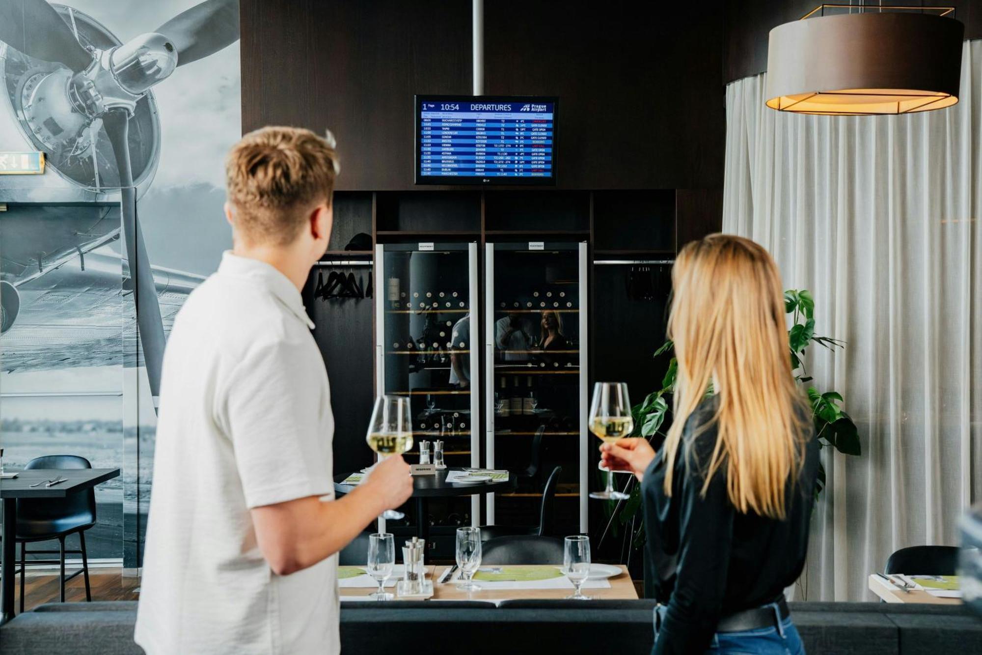 Courtyard By Marriott Airport