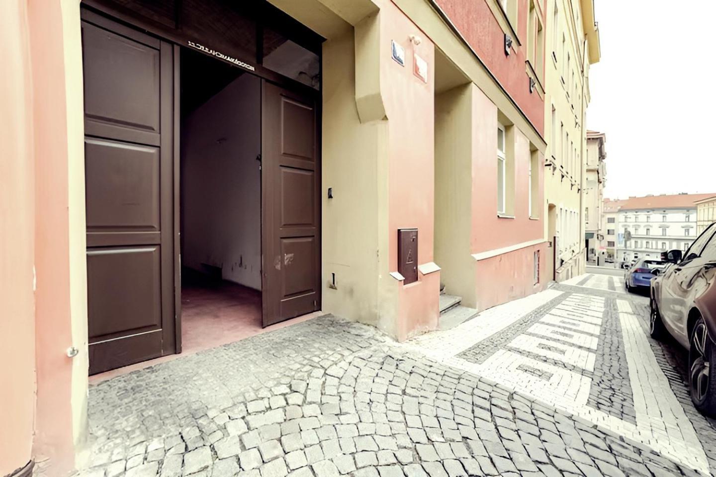 Apartment Stylish In Heart Of Zizkov Near Iconic Sites