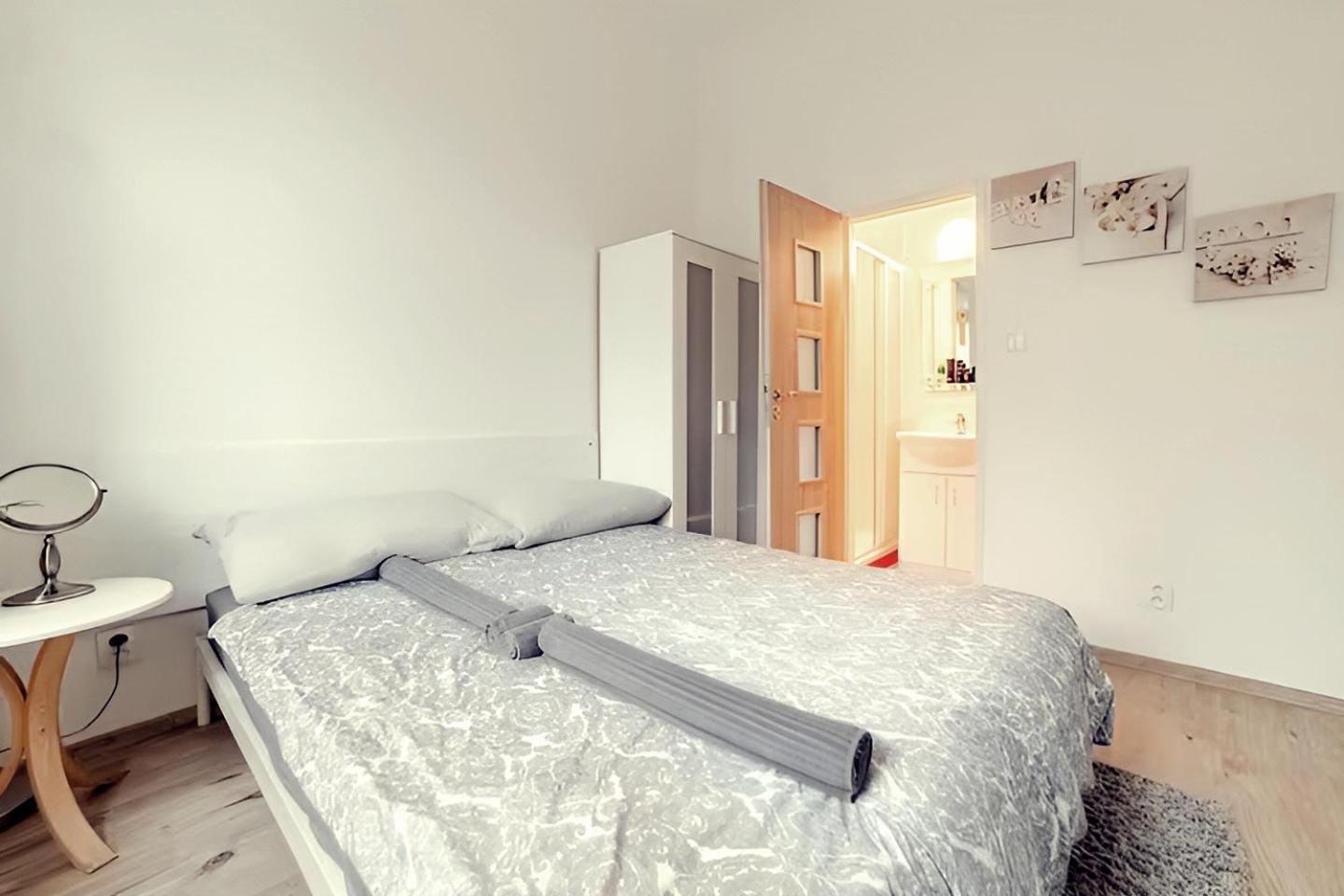 Stylish In Heart Of Zizkov Near Iconic Sites Apartment *