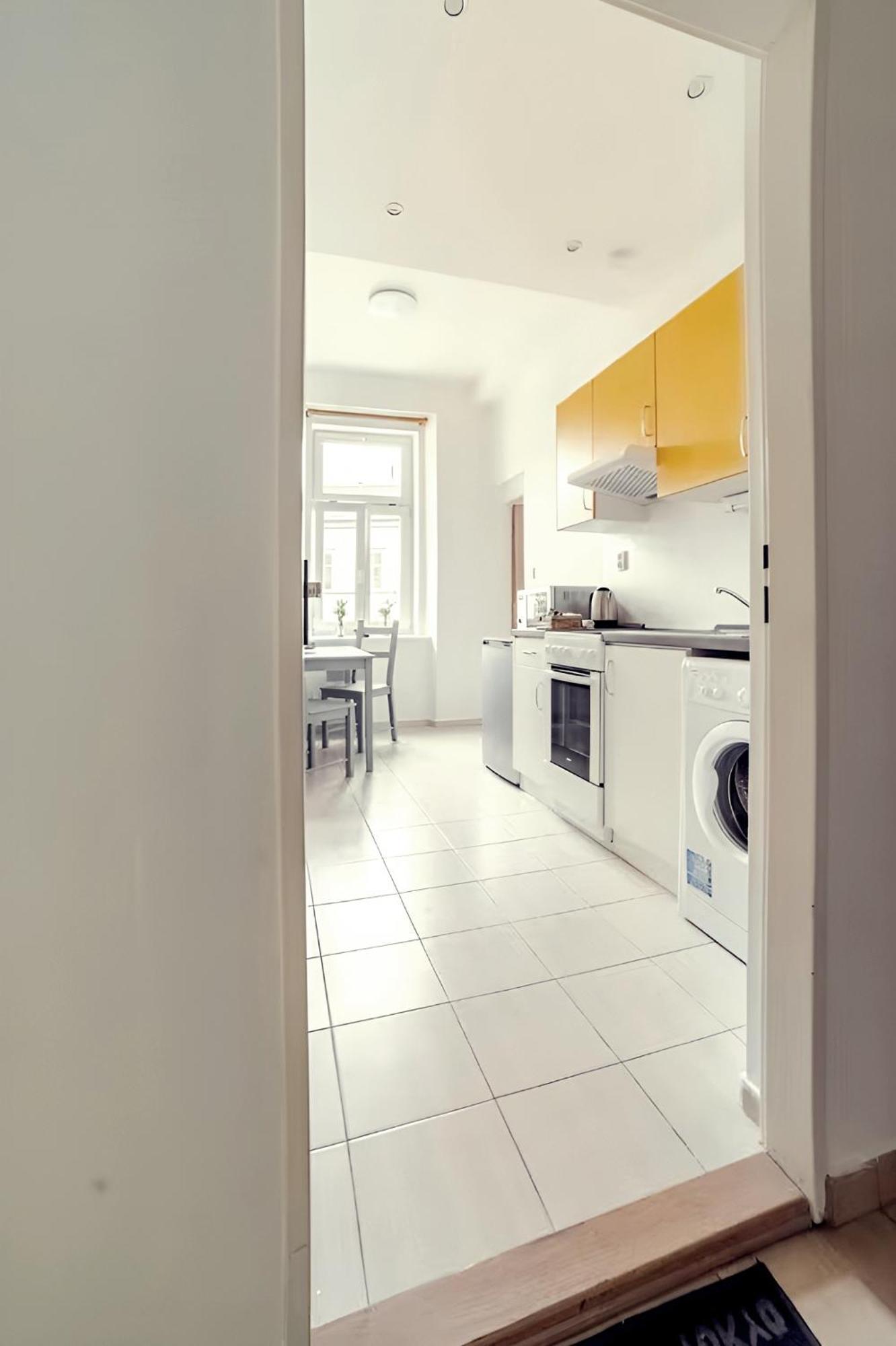 Stylish In Heart Of Zizkov Near Iconic Sites Apartment