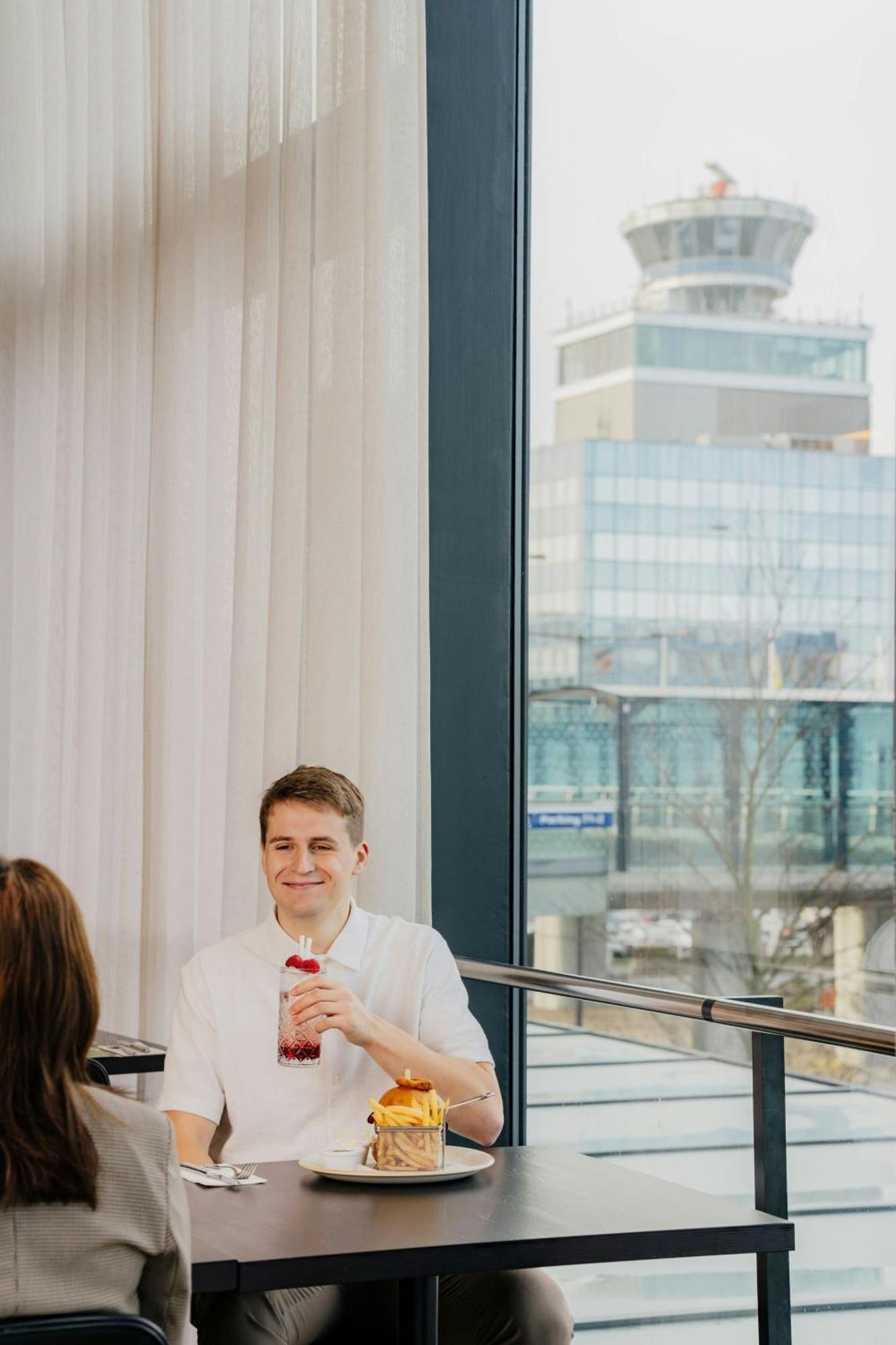 Courtyard By Marriott Airport Hotel Prague