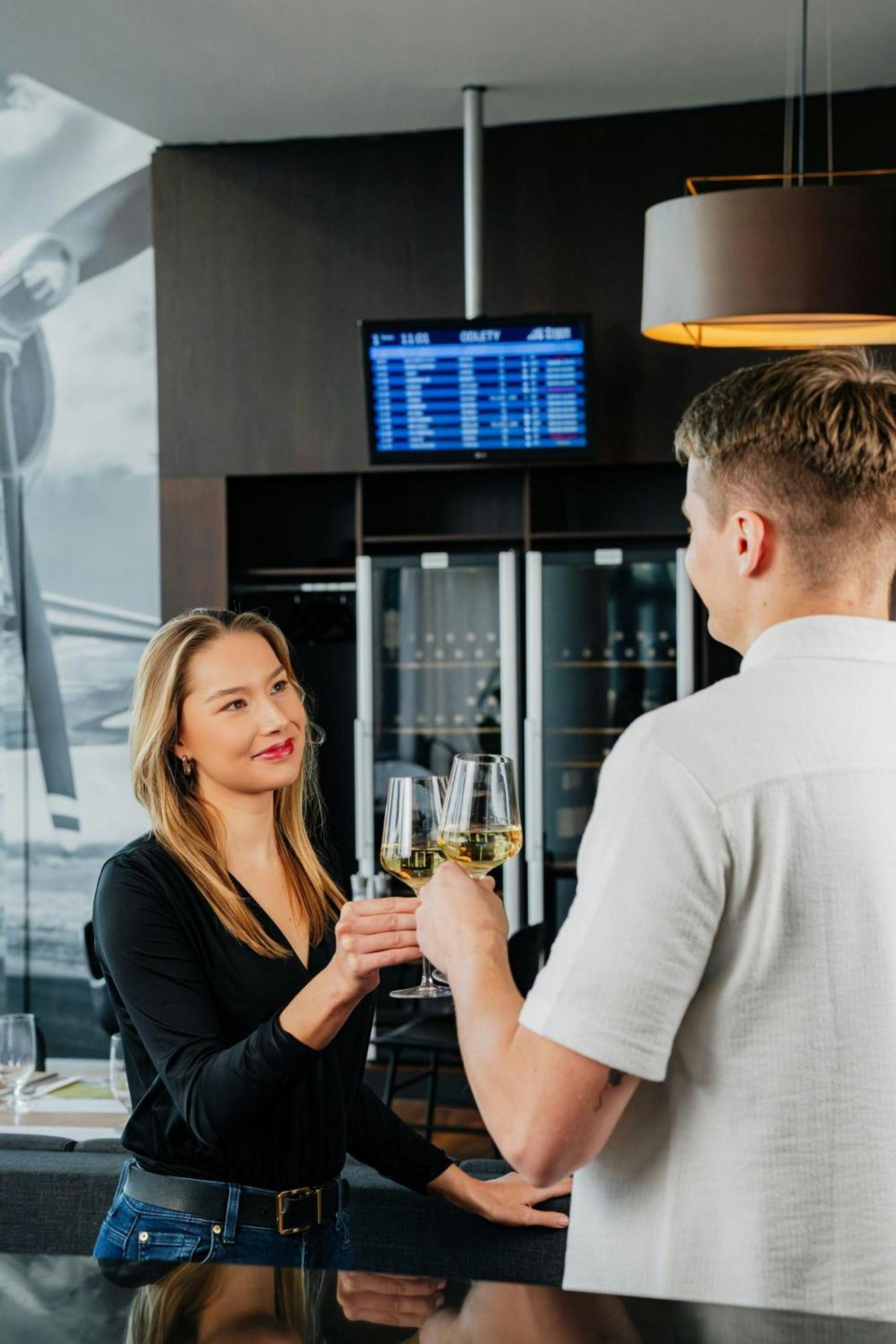 Courtyard By Marriott Airport Hotel