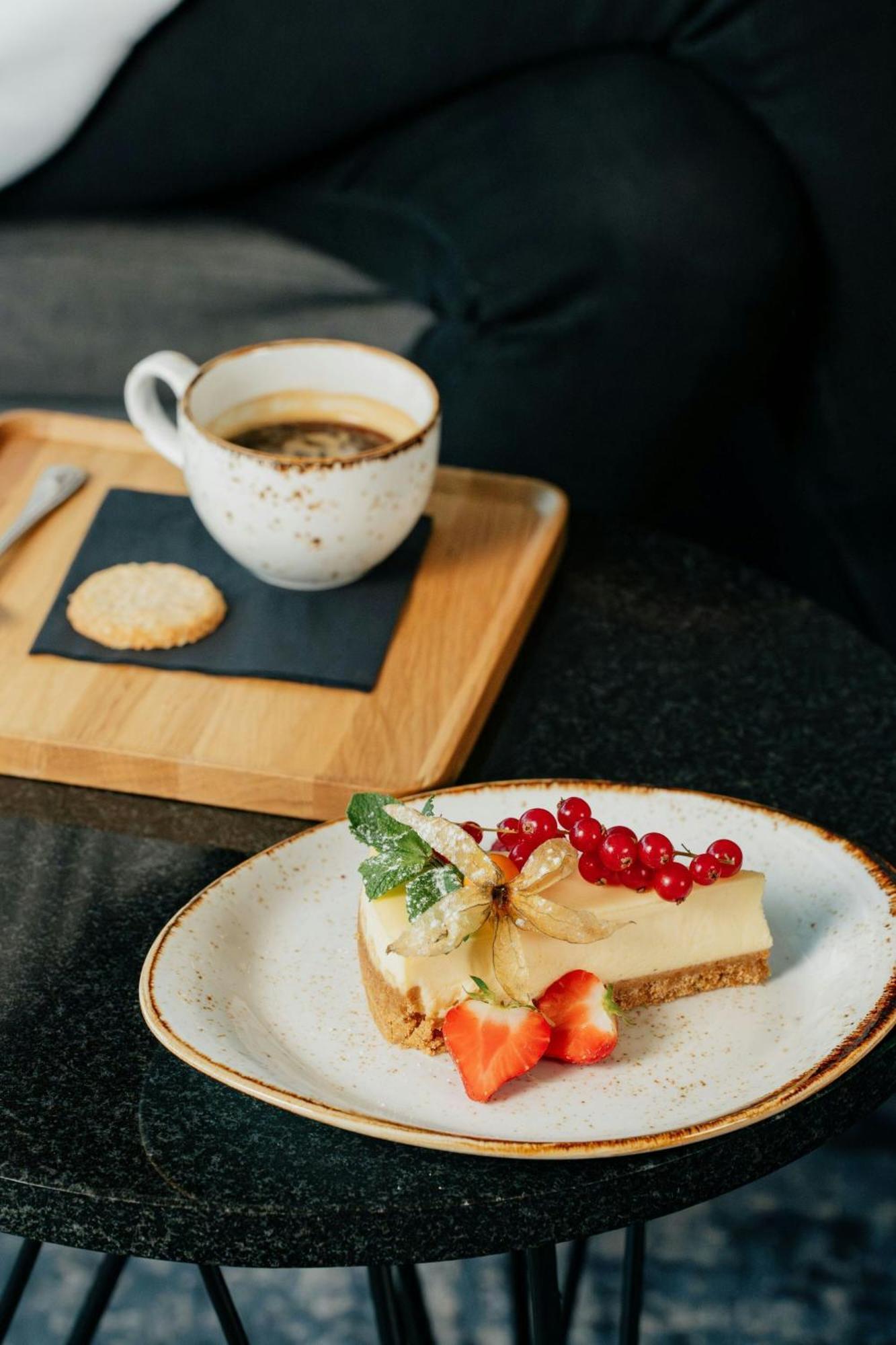 Courtyard By Marriott Airport Prague