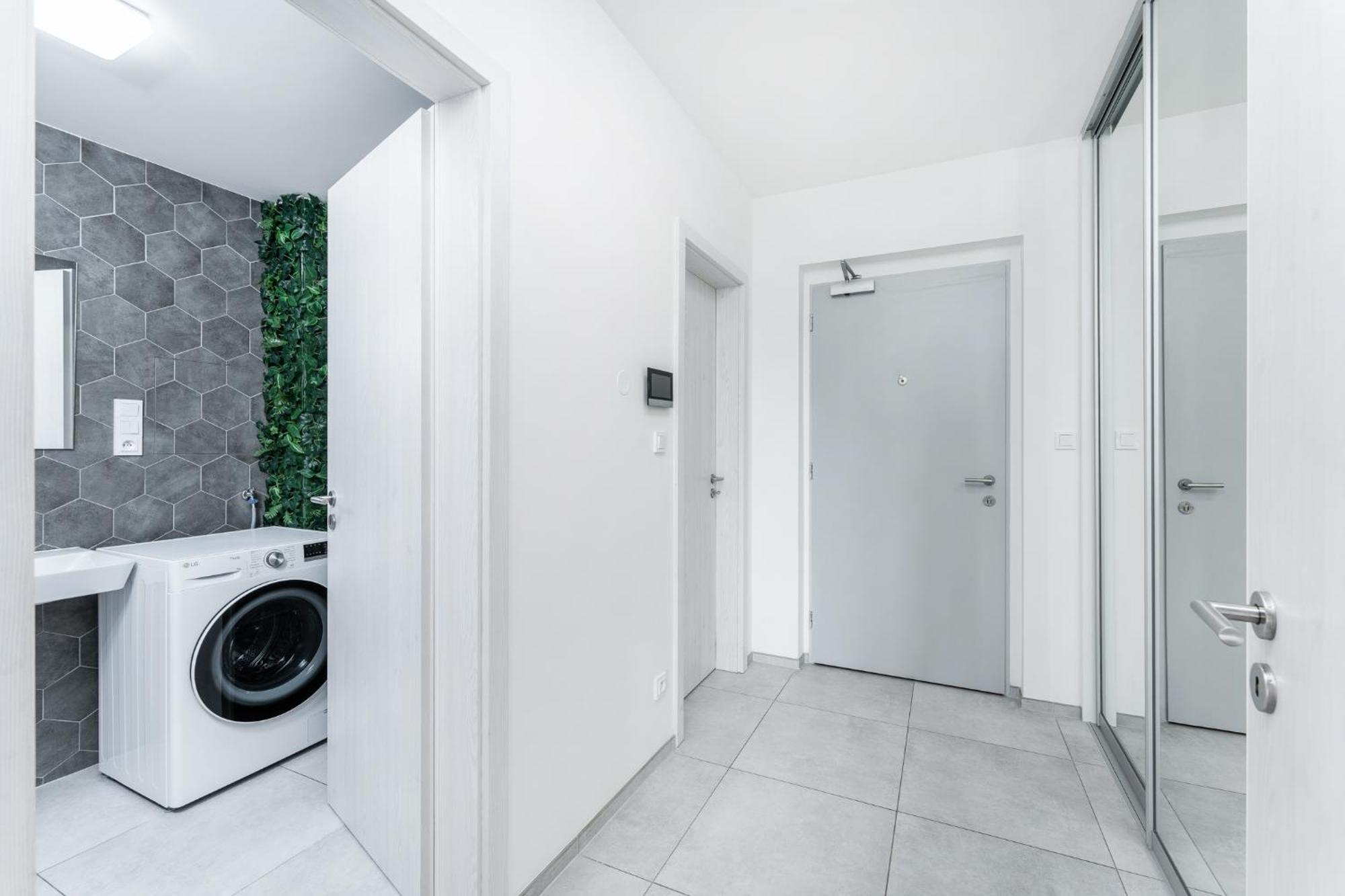 One Bedroom O2 Arena Dinopark Apartment *