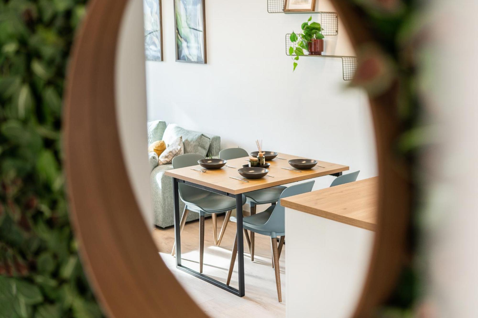 One Bedroom O2 Arena Dinopark *