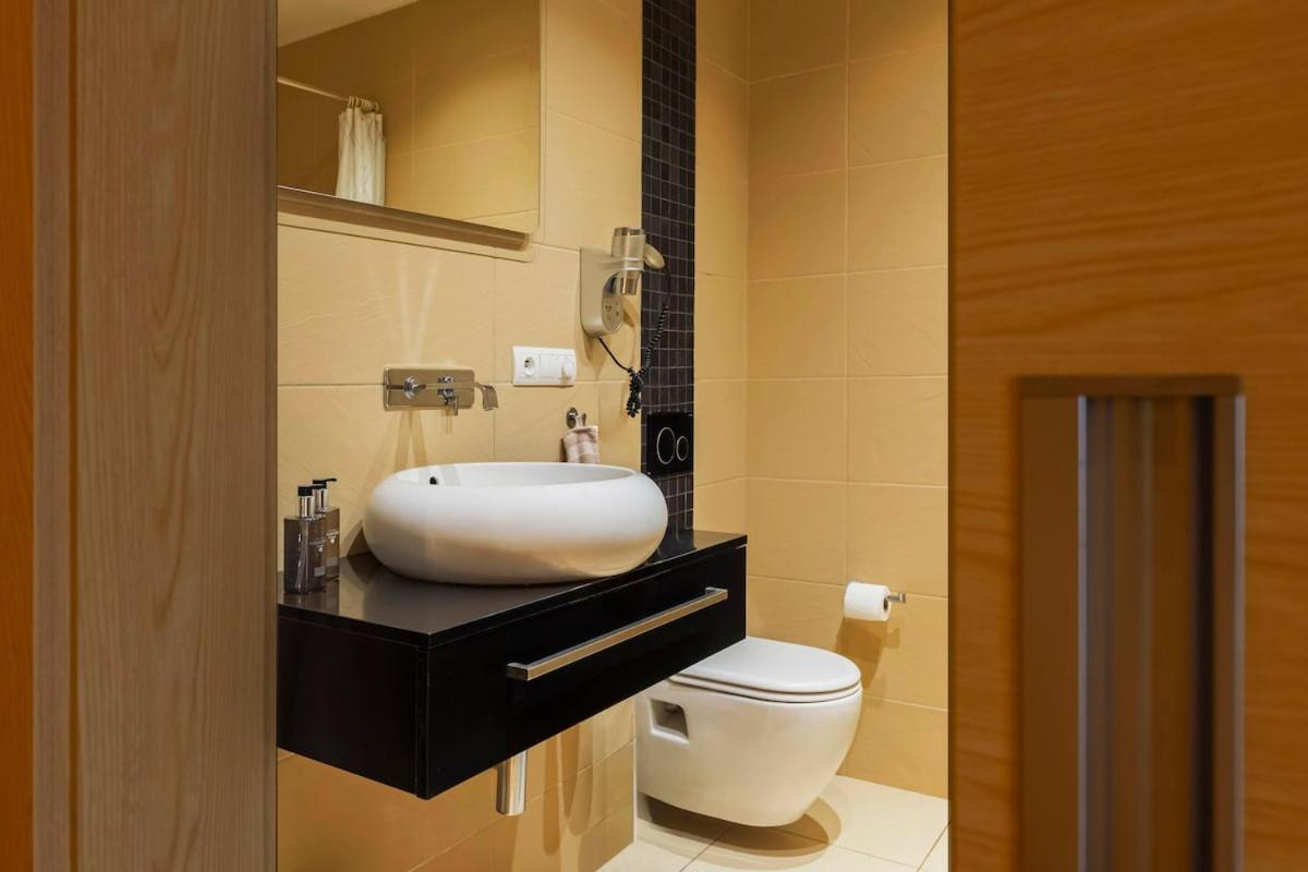 Sir Charles Bridge Apartment