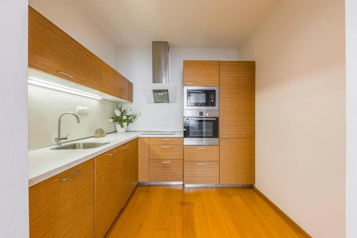 Sir Charles Bridge Apartment