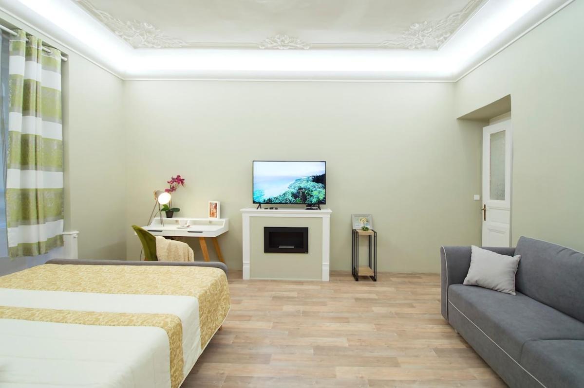 Navratilova Apartment Prague