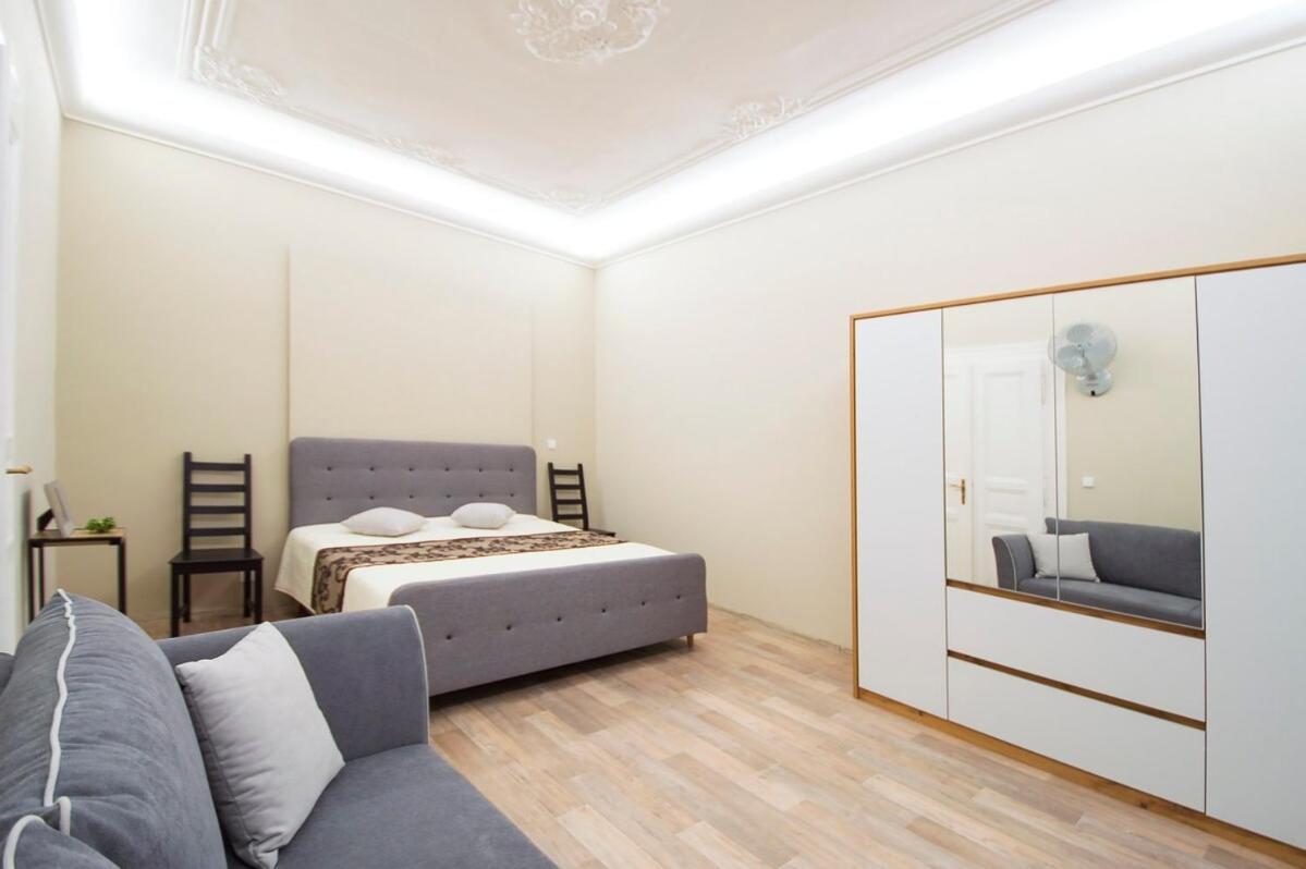 Navratilova Apartment *