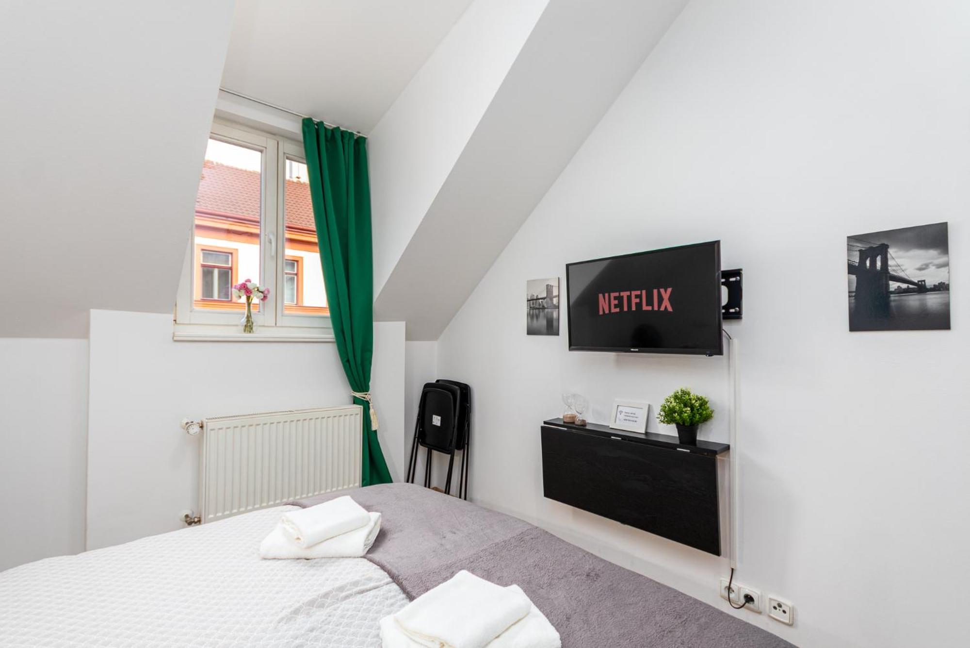Private Retreat Close To Stations In 3 * Prague