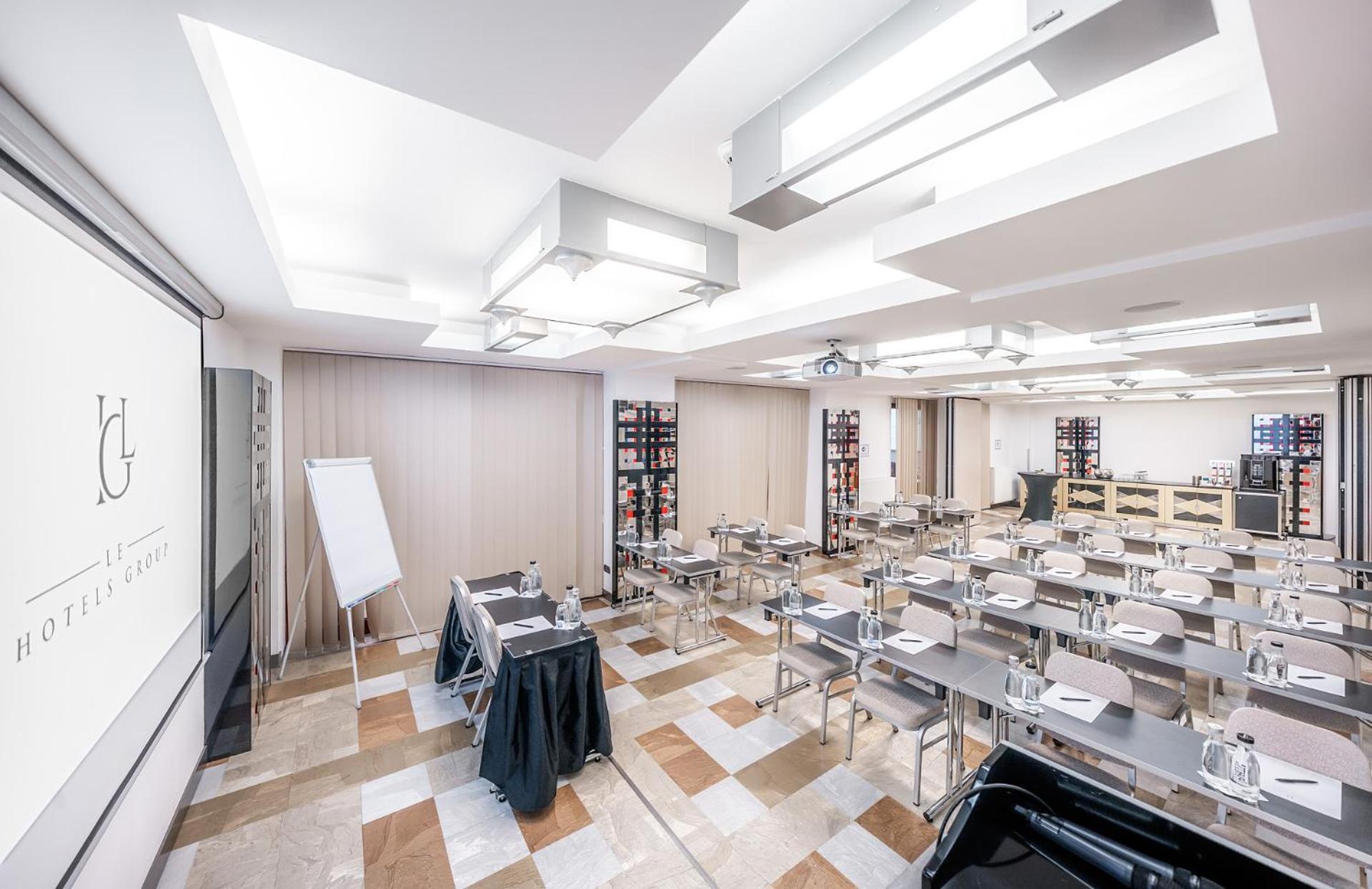 Hotel Majestic Plaza 4*