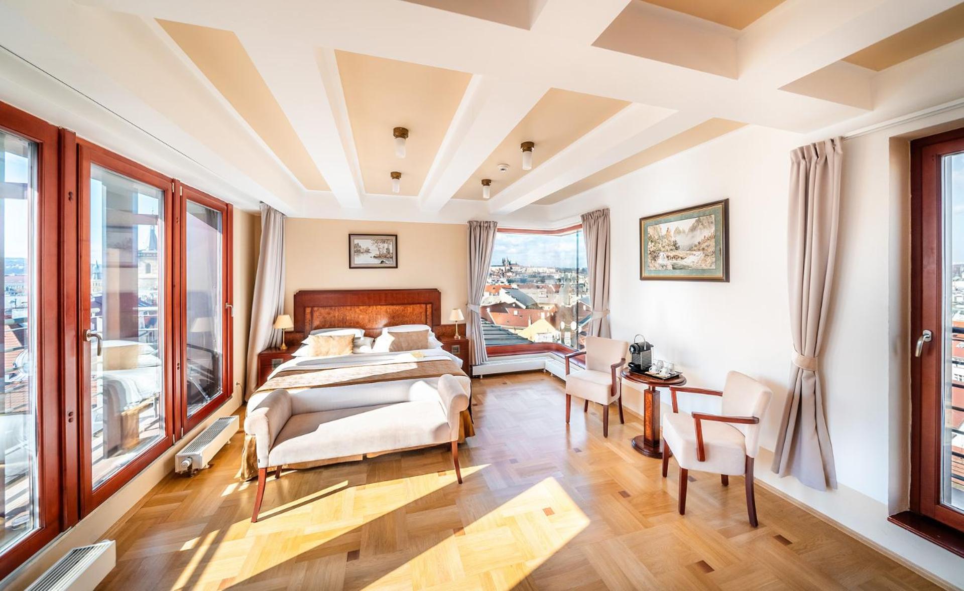 Majestic Plaza 4*