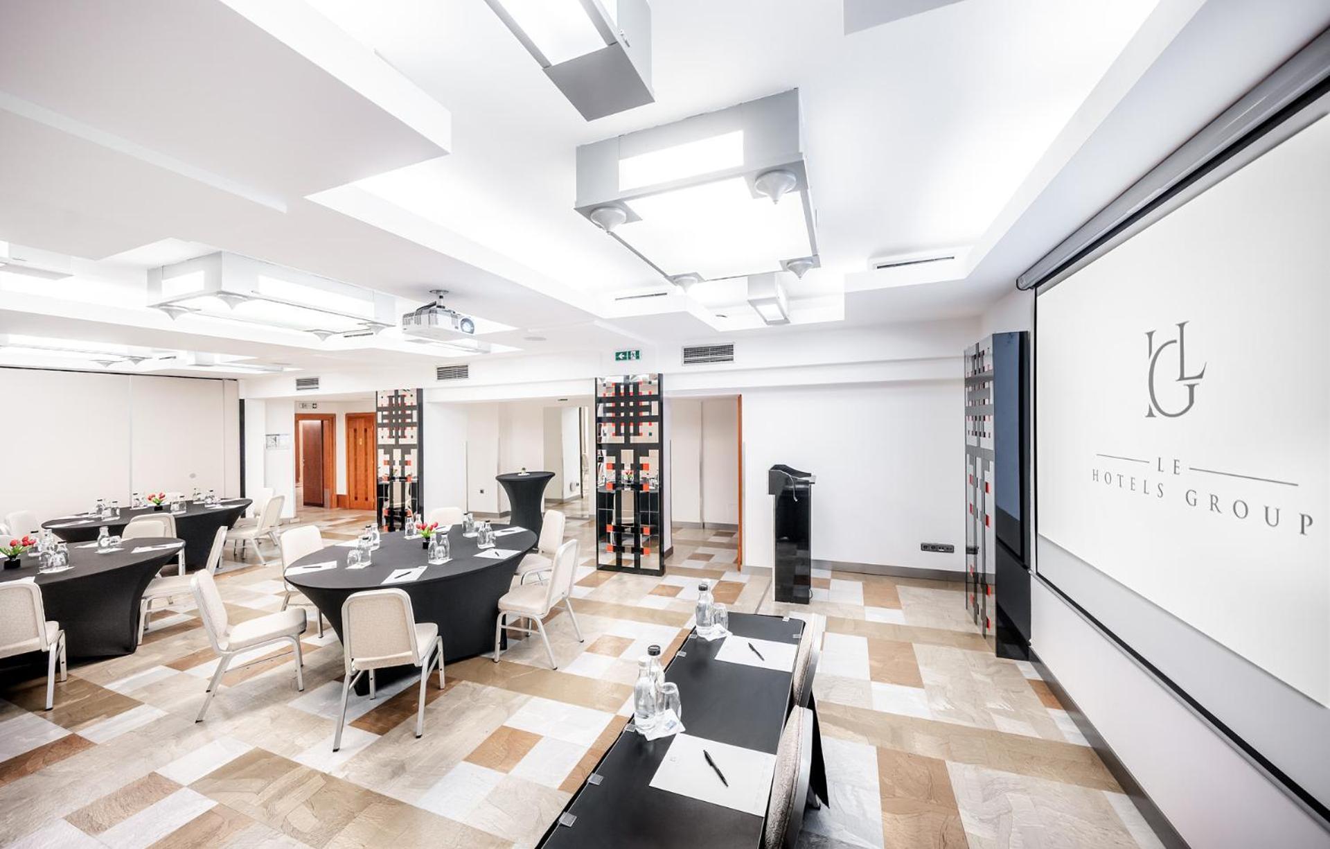 Majestic Plaza Hotel 4*