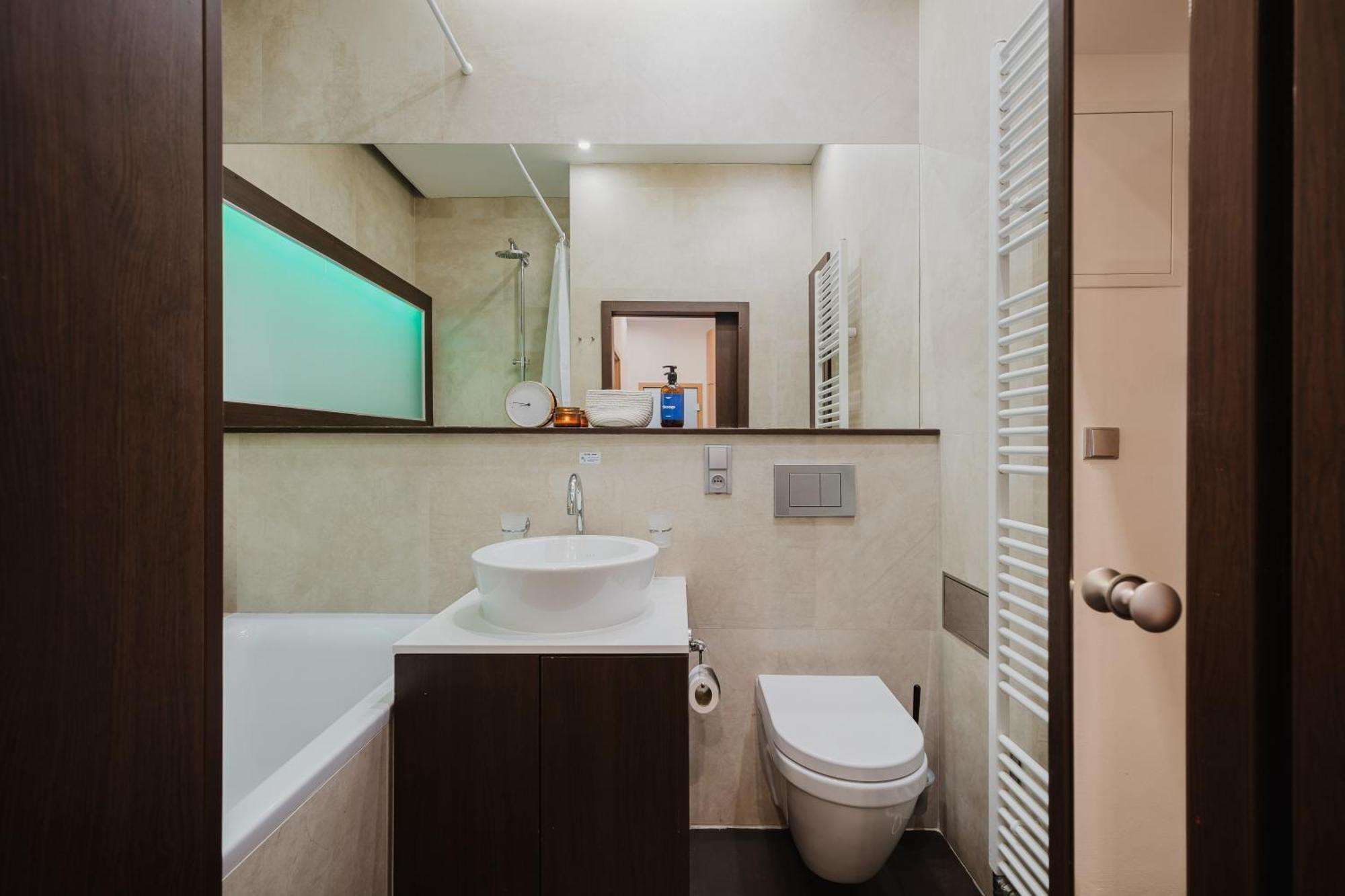 Days - Stylish - Netflix - Hip District Prague