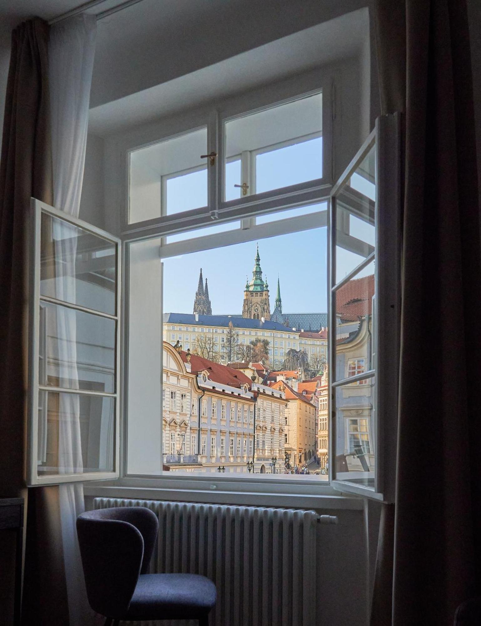 Three Golden Crowns Apartments