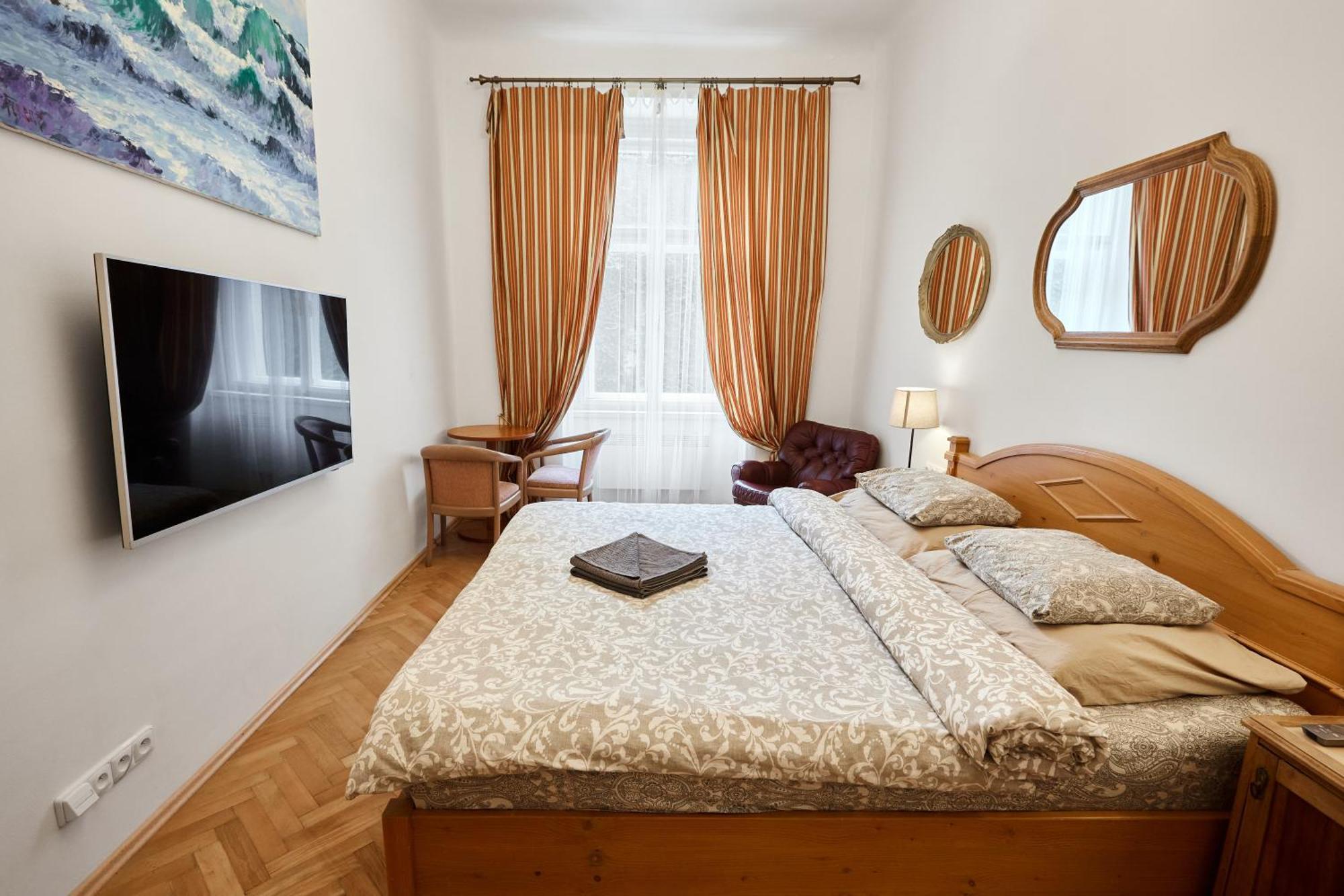 Old Town & Parking Assistance Pansiyon Prag