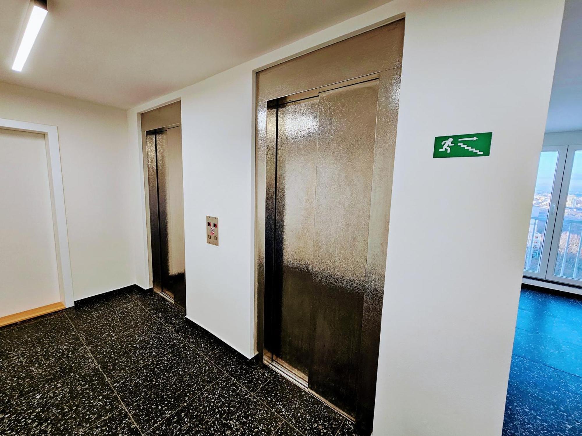 Live Apartment *