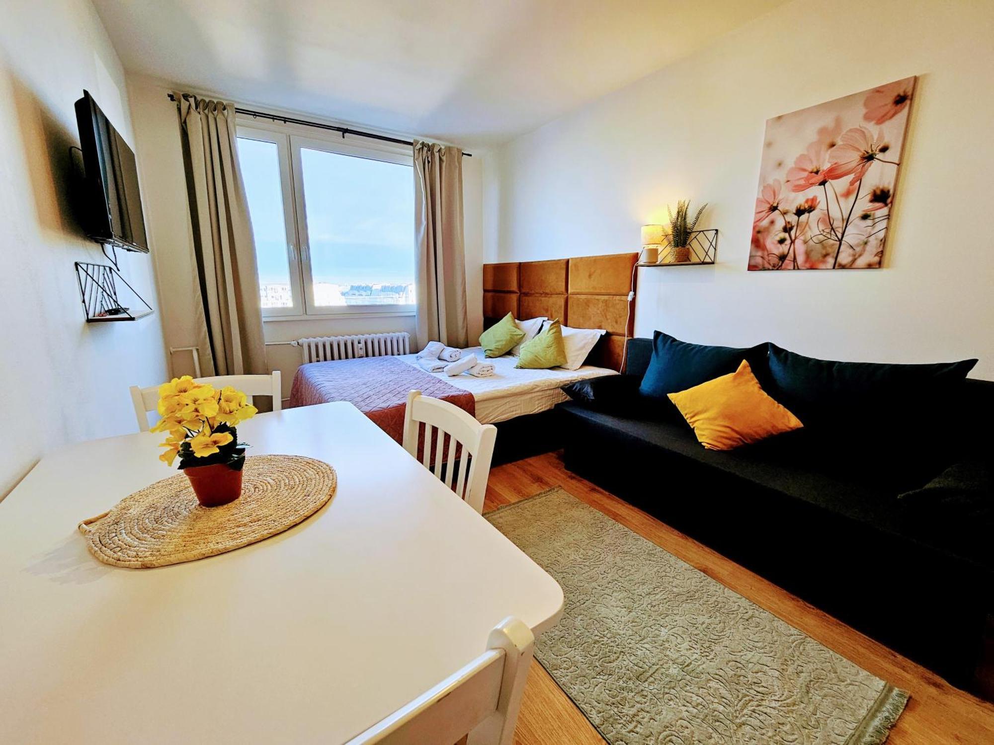Live Apartment *