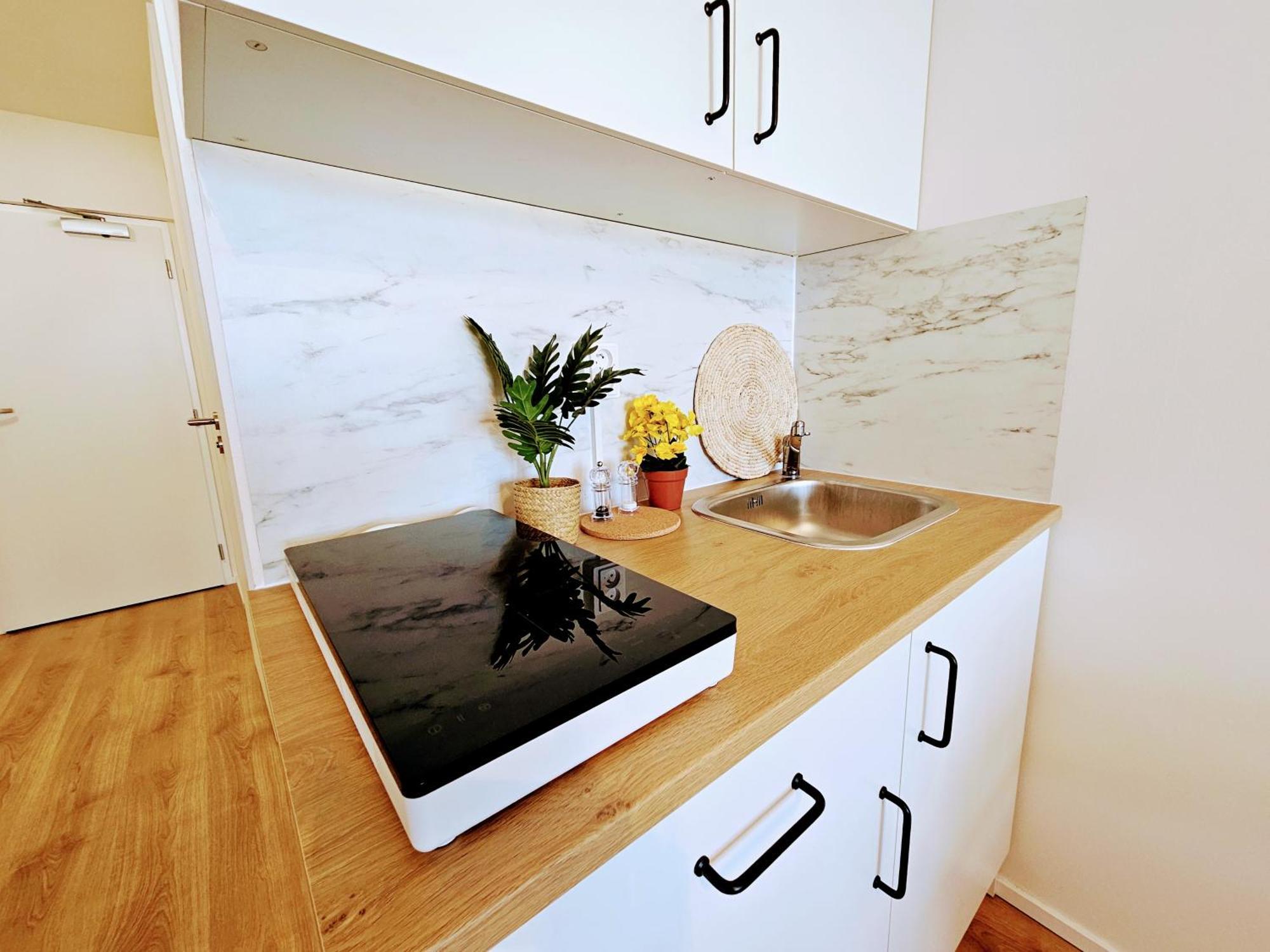 Live Apartment *