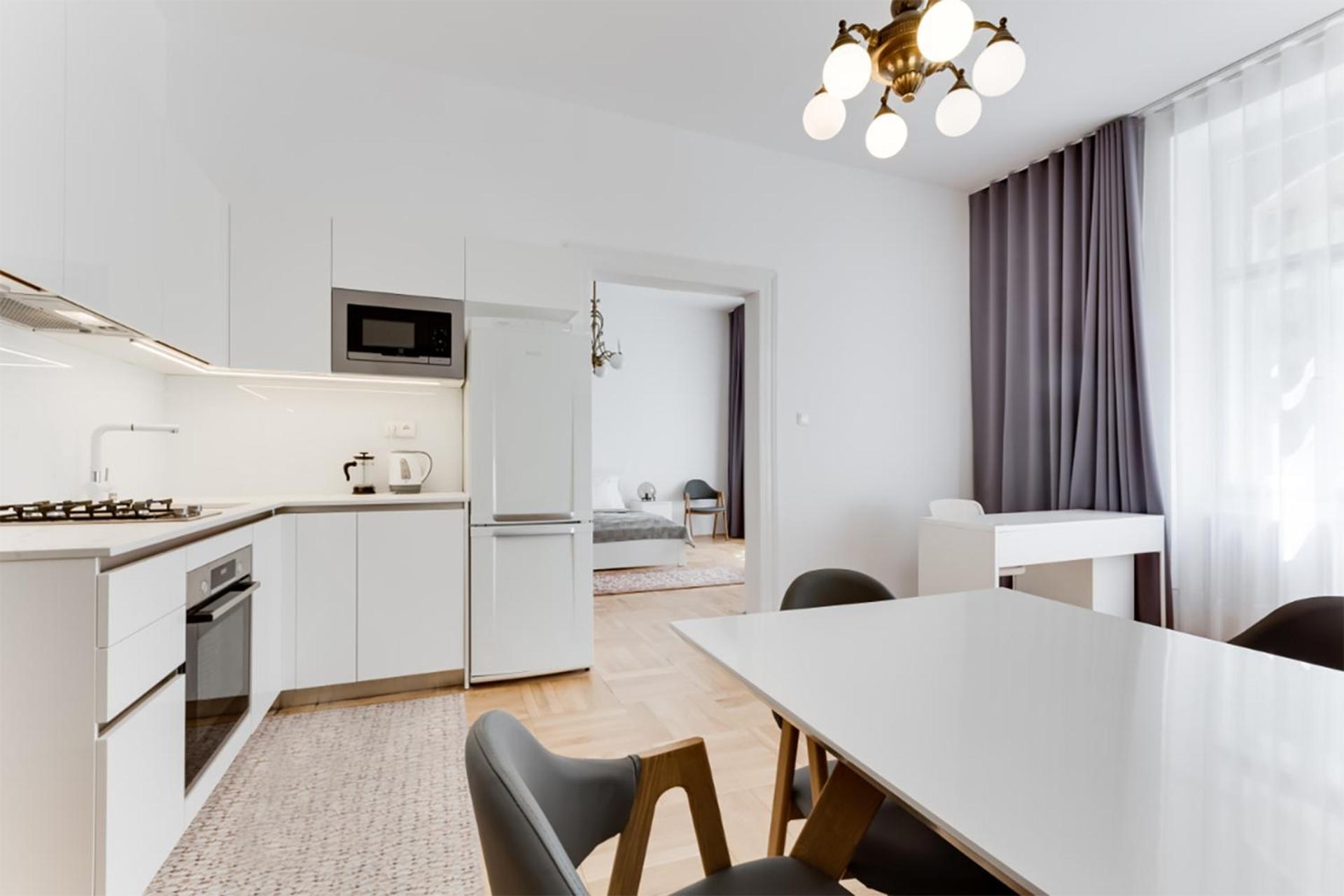 Apartamento Historic Center - Stylish Family With Balcony Next To River