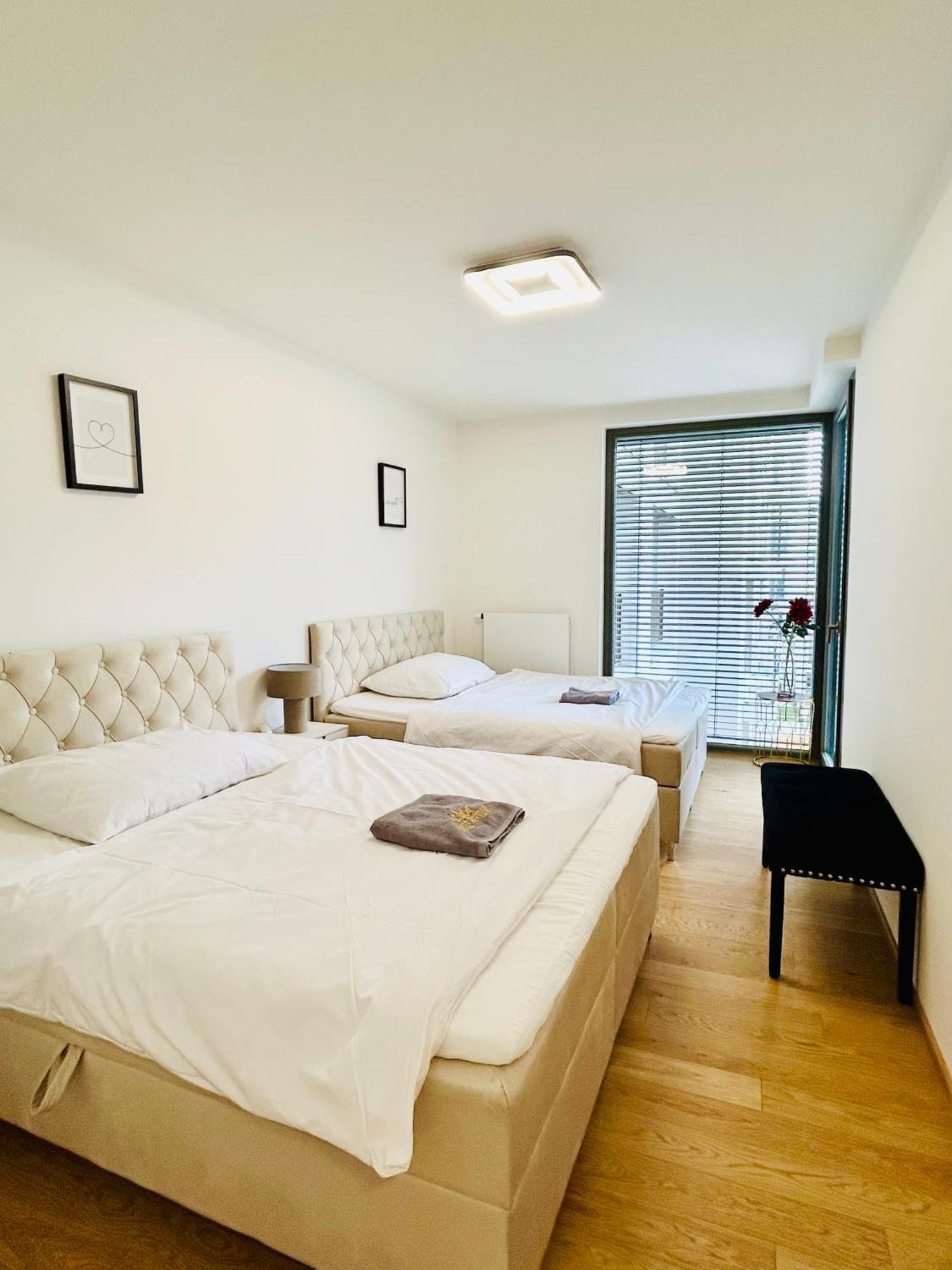 New Luxury At Andel Metro Station Apartment Prague