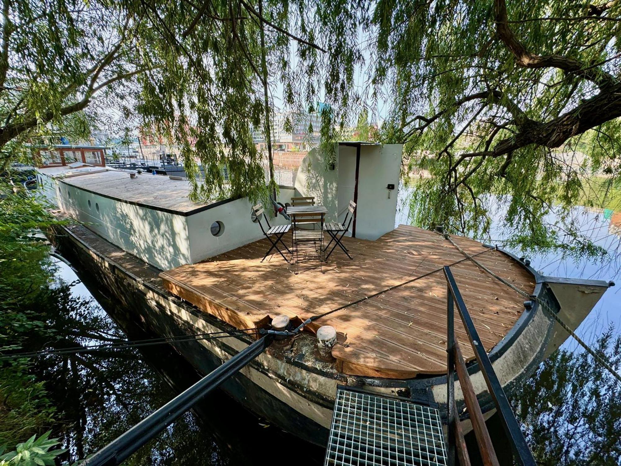 On Boat, Privat Pier, Free Parking Botel *