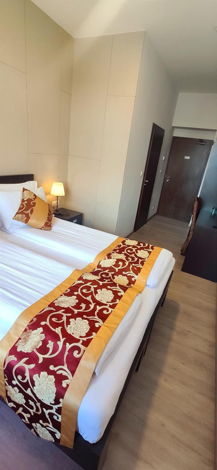 Sun-house Pension&restaurant -parkingfree- Hotel Prague
