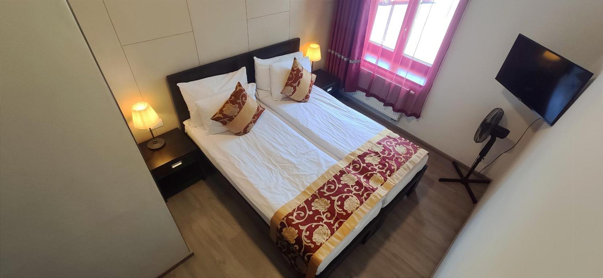 Sun-house Pension&restaurant -parkingfree- Hotel