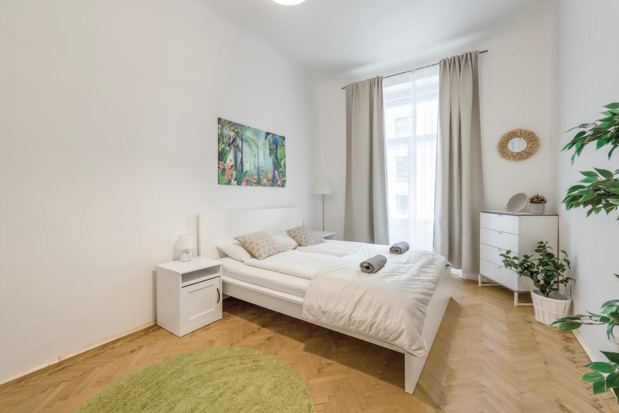 2bdr Pretty In The Local Area Of Apartment