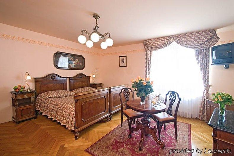 Otel Mucha 4*