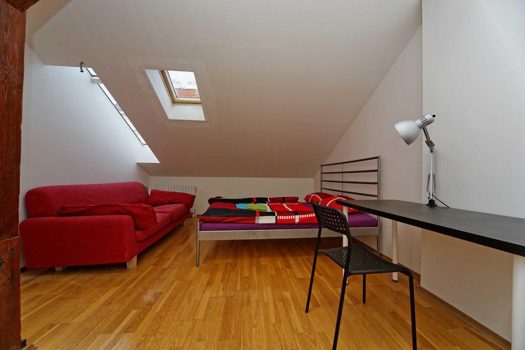 Na Kozacce 6 * Prague