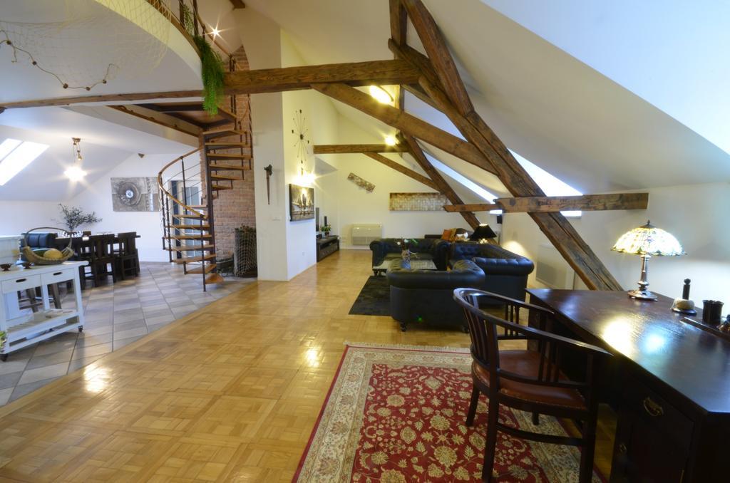 Apartment Attic Hastalska Prague