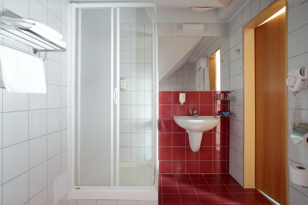 Chvalska Tvrz Prague